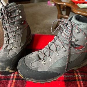 Zamberlain hiking boots in grey
